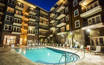 205 S Kings Dr in Charlotte, NC - Building Photo - Building Photo