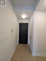 33 Shore Breeze Dr in Toronto, ON - Building Photo