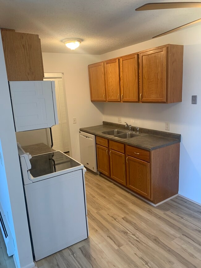 1640 Highway 36 W in St. Paul, MN - Building Photo - Building Photo