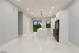 4703 Elva Ave S in Lehigh Acres, FL - Building Photo