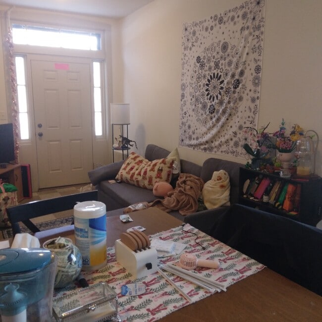 134 W Frederick St, Unit #6 in Millersville, PA - Foto de edificio - Building Photo