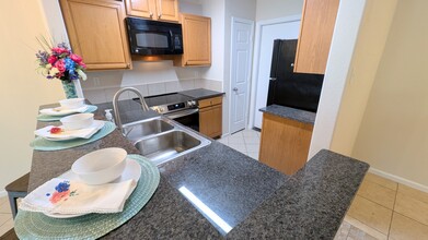 523 Solomon Ln in Brookshire, TX - Foto de edificio - Building Photo