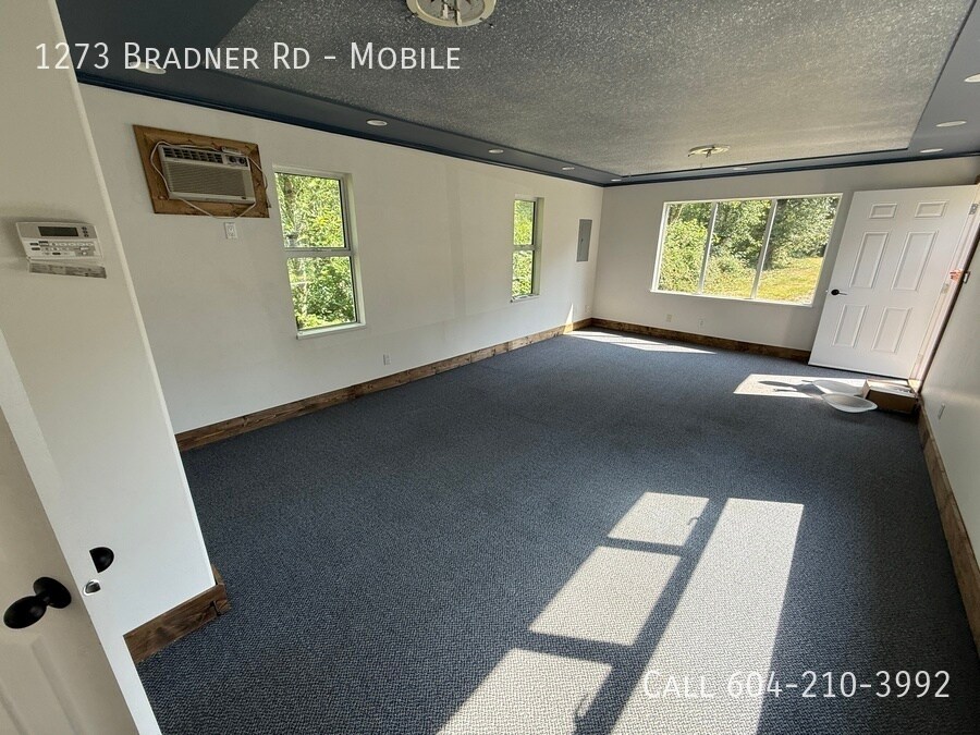 1273 Bradner Rd in Abbotsford, BC - Building Photo