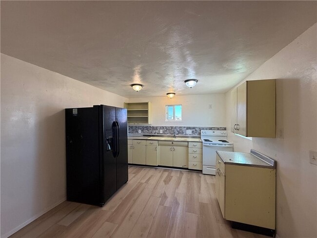 3600 Thompson Ave in Kingman, AZ - Building Photo - Building Photo