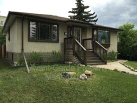 8529-8583 83 Ave NW in Edmonton, AB - Building Photo