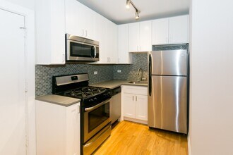 2425 N Kedzie Blvd in Chicago, IL - Building Photo - Building Photo