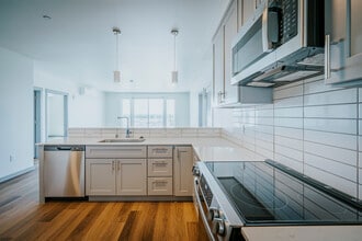 Grand Vista Apartments in Vancouver, WA - Building Photo - Building Photo