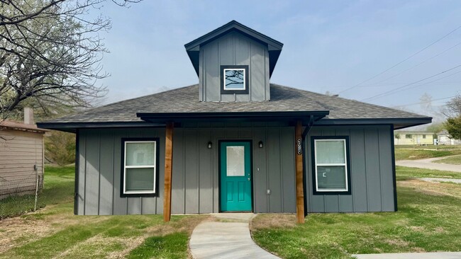 property at 1401 SW I Ave