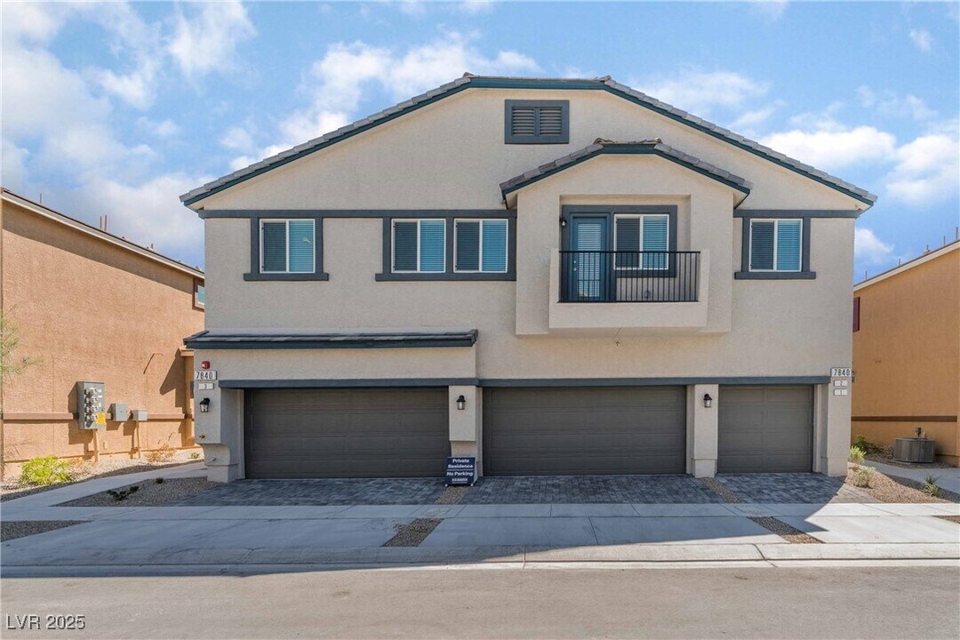 7840 Aurora Sky St in North Las Vegas, NV - Foto de edificio
