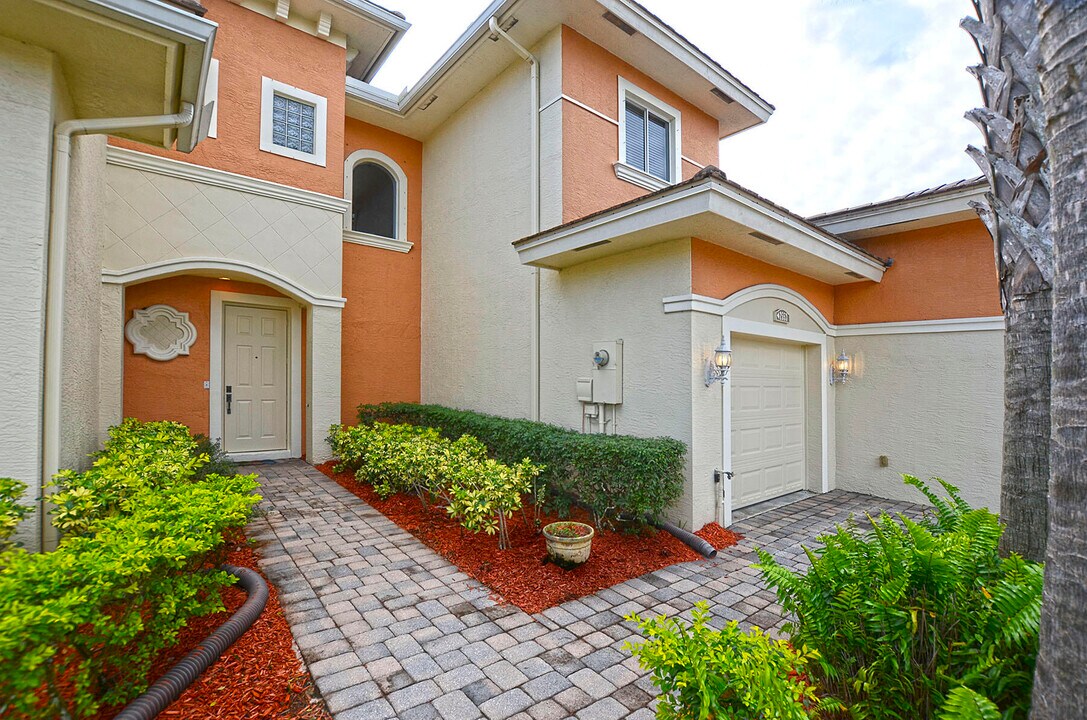 2553 Langrove Ln SW in Vero Beach, FL - Building Photo