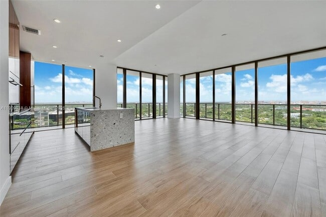 2678 Tigertail Ave, Unit 1501 in Miami, FL - Building Photo - Building Photo