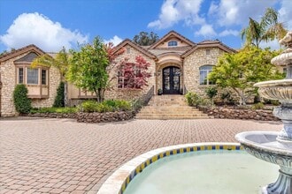 15219 Sobey Rd in Saratoga, CA - Foto de edificio - Building Photo