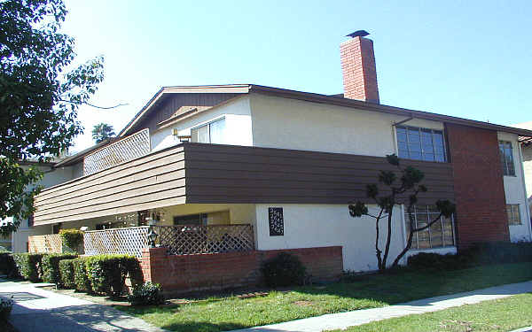 2661-2667 Harbor Blvd in Ventura, CA - Foto de edificio - Building Photo