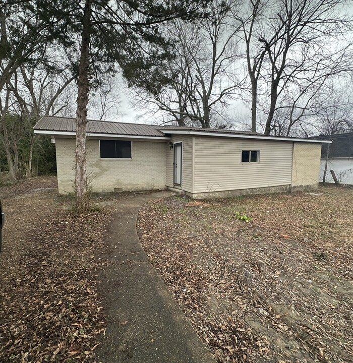 106 Elm St in Booneville, MS - Building Photo