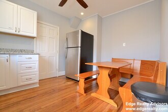 59 South Crescent Circuit, Unit 2 in Boston, MA - Foto de edificio - Building Photo