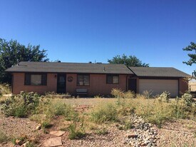 941 W Chamberlain Dr in Kanab, UT - Building Photo