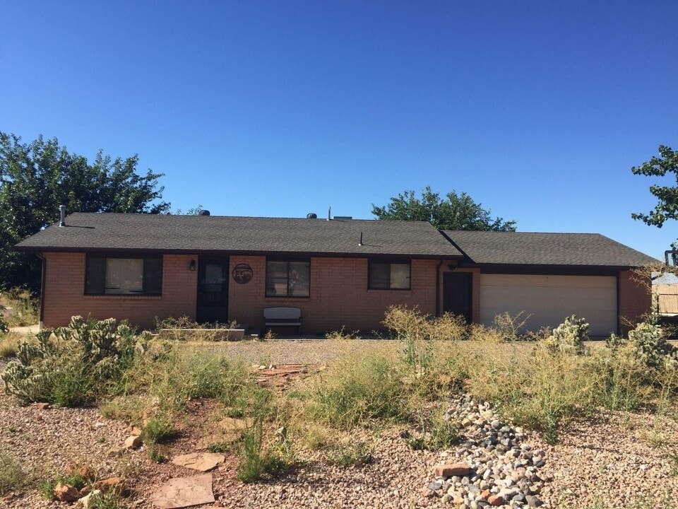 941 W Chamberlain Dr in Kanab, UT - Building Photo