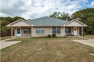 327 Shady Valley Dr in Mansfield, TX - Building Photo
