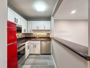 3 Admiral Dr in Emeryville, CA - Building Photo - Building Photo