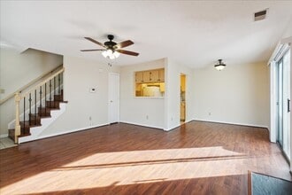 27 F Tamarisk Quay in Hampton, VA - Building Photo - Building Photo