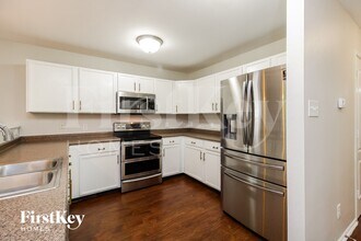 1411 Phifer-Luther Ct in Greensboro, NC - Foto de edificio - Building Photo