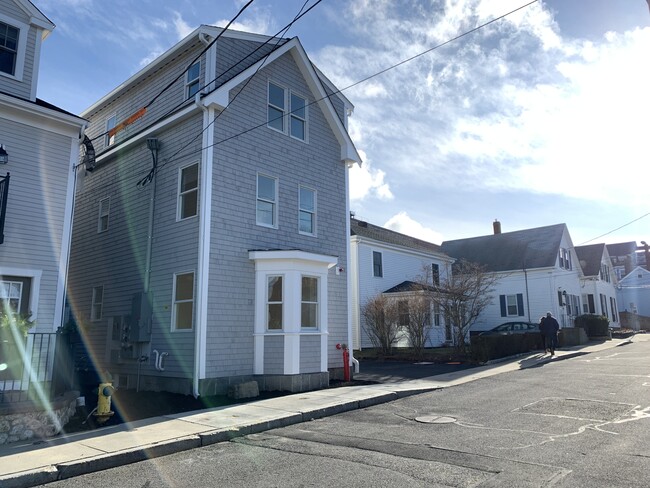 17 Howland St, Unit 1 in Plymouth, MA - Building Photo - Building Photo