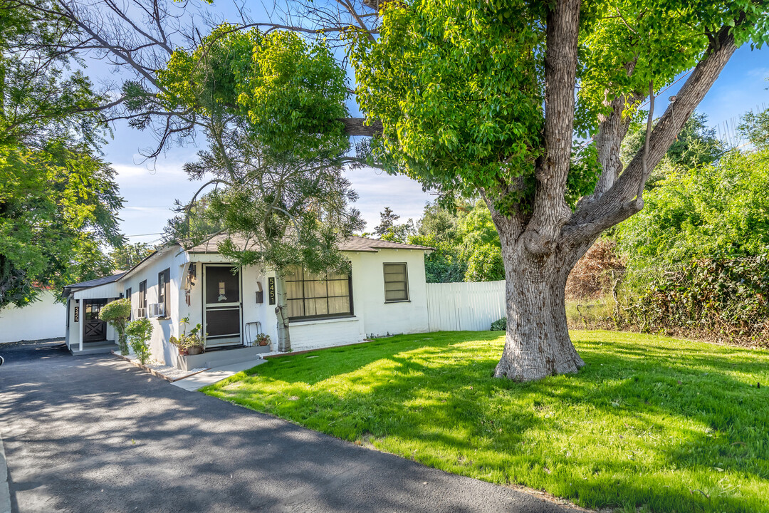 5451 Troost Ave in North Hollywood, CA - Building Photo