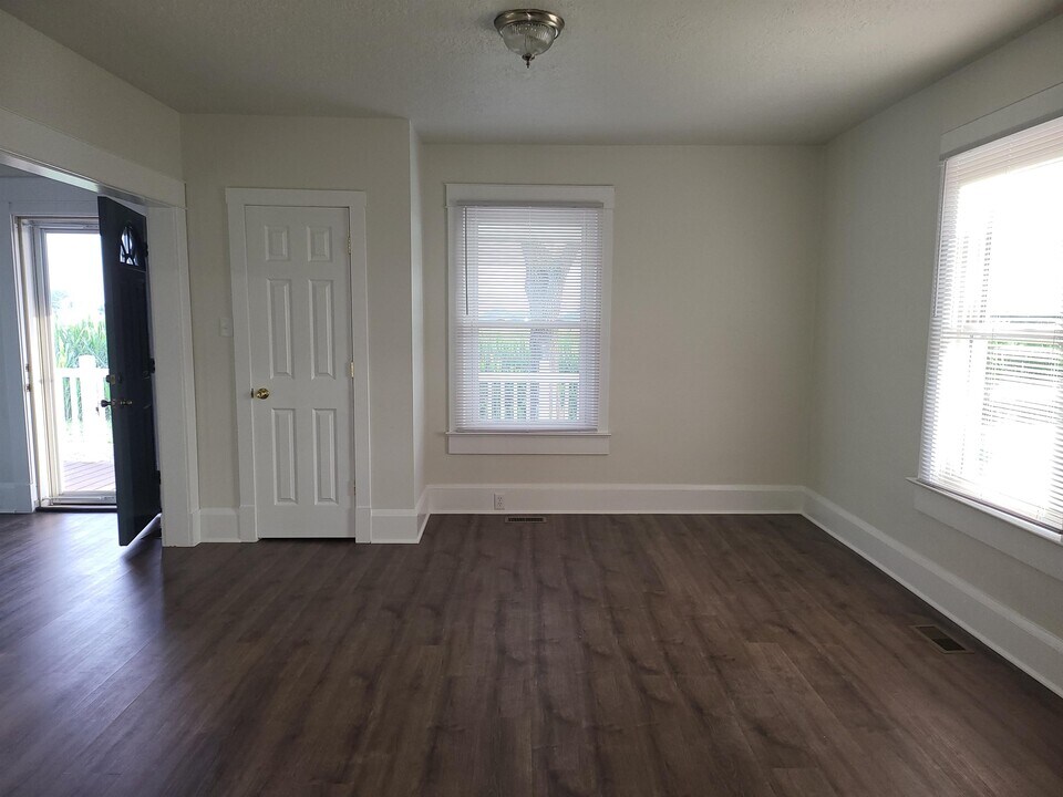 909 Crouse Mill Ln in Keymar, MD - Building Photo