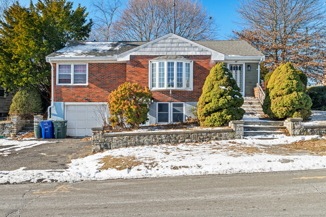 77 Alexander Ave in Bridgeport, CT - Building Photo - Building Photo