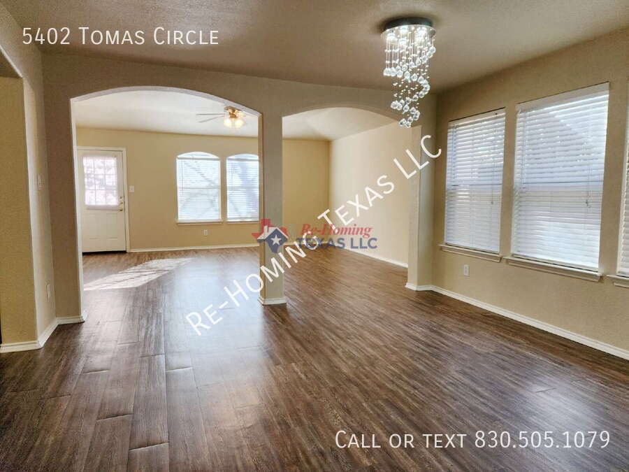 5402 Tomas Cir. in San Antonio, TX - Building Photo