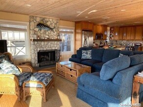 50 East End Walk in Bay Shore, NY - Building Photo - Building Photo