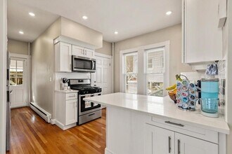 155 Spruce St, Unit 1 in Watertown, MA - Building Photo - Building Photo