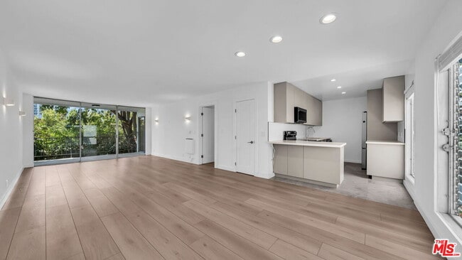 property at 305 San Vicente Blvd
