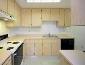 Oak Grove Apartments in Elk Grove, CA - Building Photo - Interior Photo