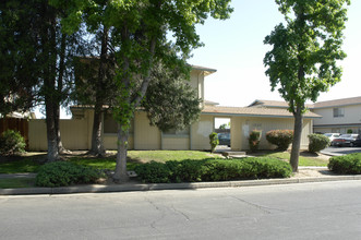 1933 Shadow Brook Dr in Merced, CA - Building Photo - Building Photo