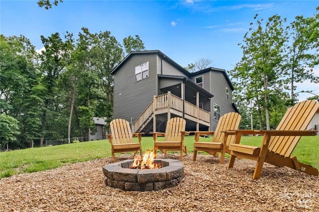 property at 3 Kilham Ln