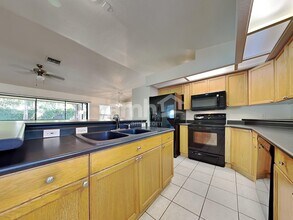 234 Bryan Oak Ave in Brandon, FL - Building Photo - Building Photo