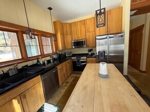 150 Woodcrest in Springfield, NH - Building Photo - Building Photo