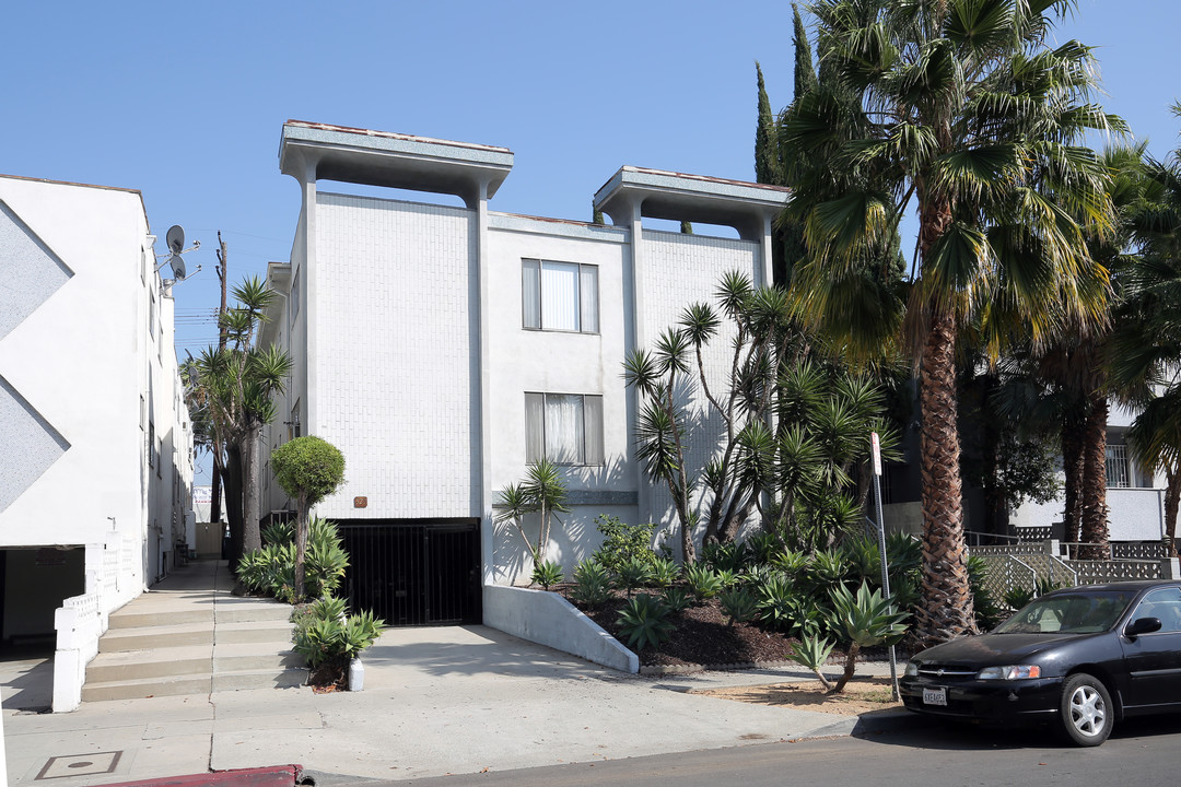 520 N. Hayworth in Los Angeles, CA - Building Photo