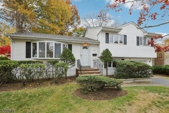 145 Vivian Ave in Emerson, NJ - Building Photo - Building Photo