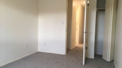 912 Selkirk Ave in Victoria, BC - Building Photo - Building Photo