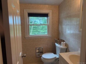 15 N Leech Cir in Glen Cove, NY - Building Photo - Building Photo