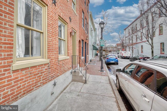 1628 Lancaster St in Baltimore, MD - Foto de edificio - Building Photo