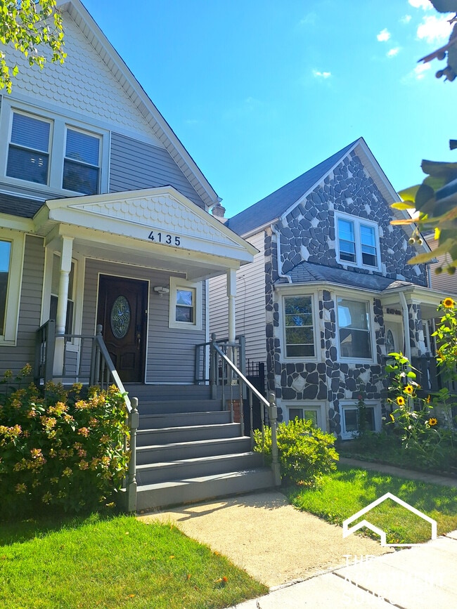 4135 W Henderson St, Unit 2