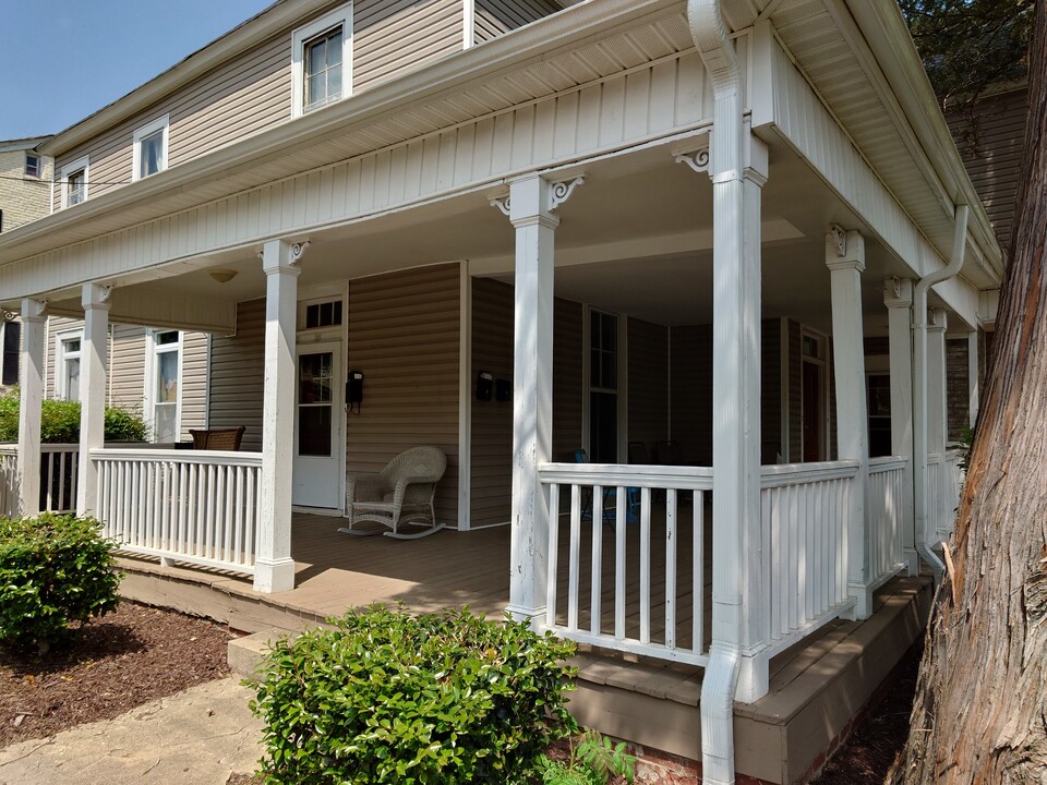 301 N Spring St in Winston-Salem, NC - Building Photo