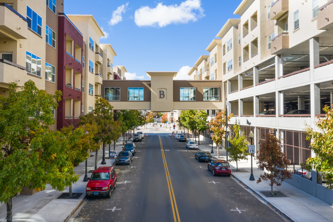 THE BRIDGES AT VICTORIAN SQUARE in Sparks, NV - Foto de edificio