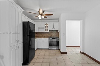 13655 NE 10th Ave in North Miami, FL - Building Photo - Building Photo