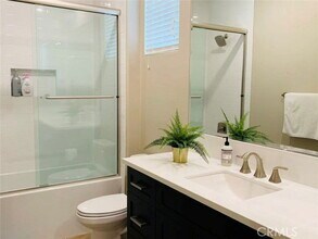 170 Scale in Irvine, CA - Building Photo - Building Photo