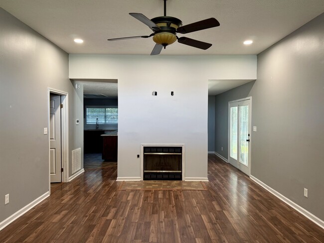 1001 Aberdeen Dr in Lake Charles, LA - Building Photo - Building Photo