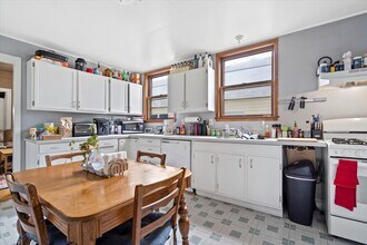 3217 N Newhall St, Unit Lower in Milwaukee, WI - Building Photo - Building Photo